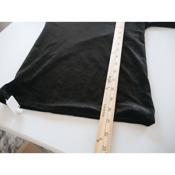 Girls Black Queen Anne Neckline Balloon-Sleeve Velvet Top - Picture 8 of 9